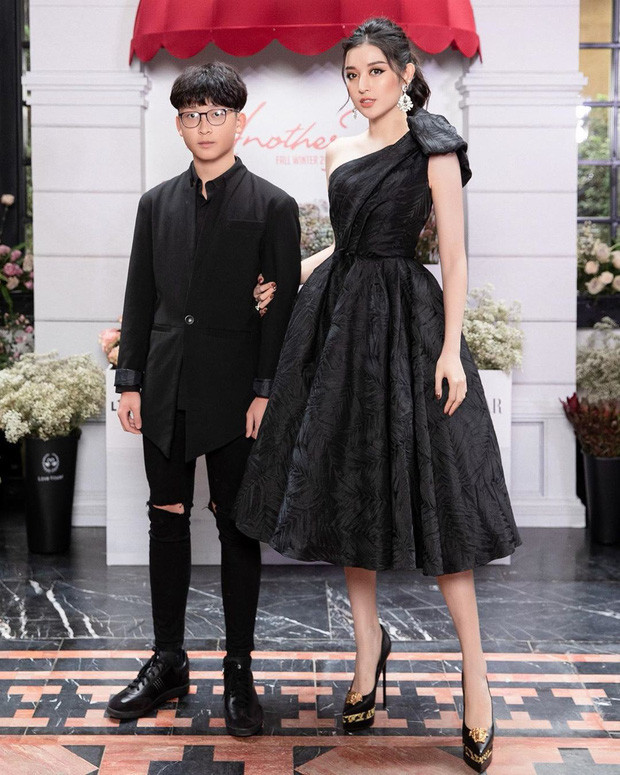 Việt Anh - em trai sinh năm 2k3 của Á hậu Huyền My thì khiến dân tình phải sốt ruột hỏi rằng bao giờ cậu bạn vào showbiz thế.