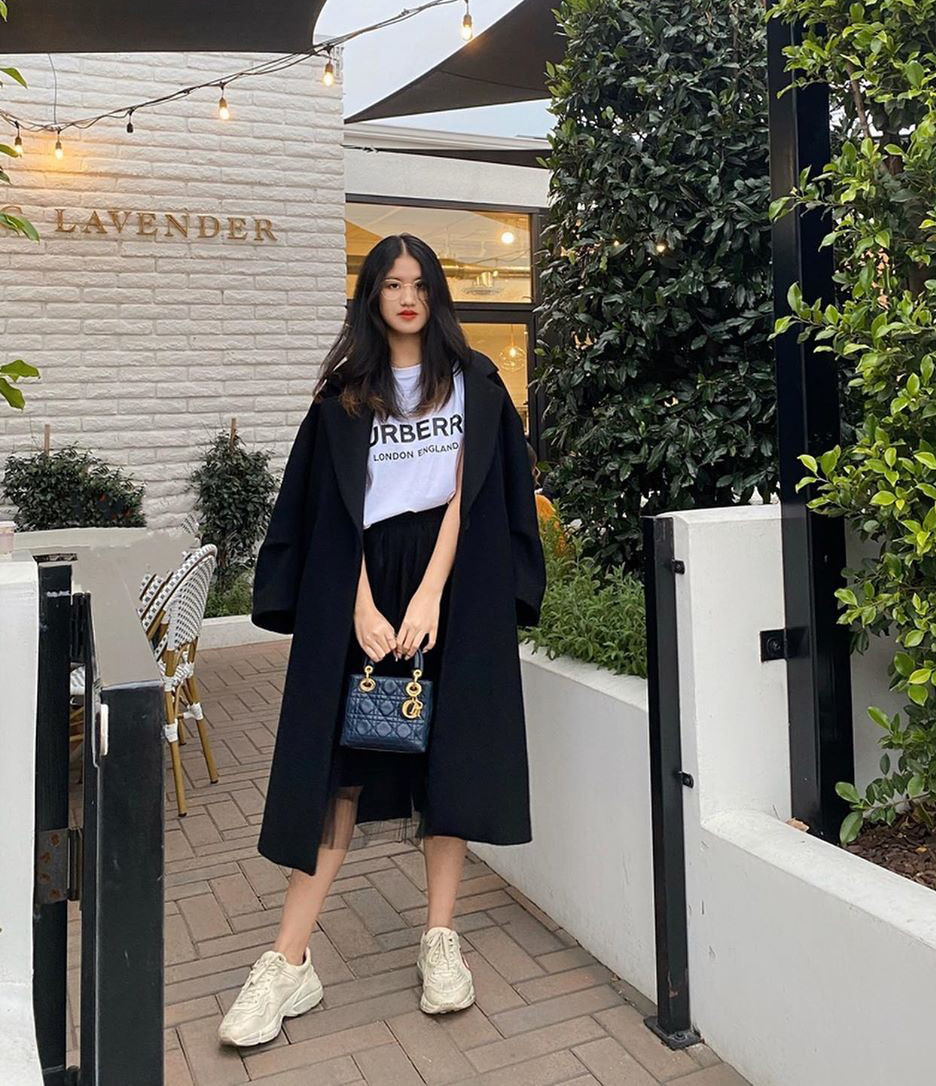 Bằng Linh cũng là fan Kpop chính hiệu nên có lối phối đồ cá tính không kém idol Kpop.