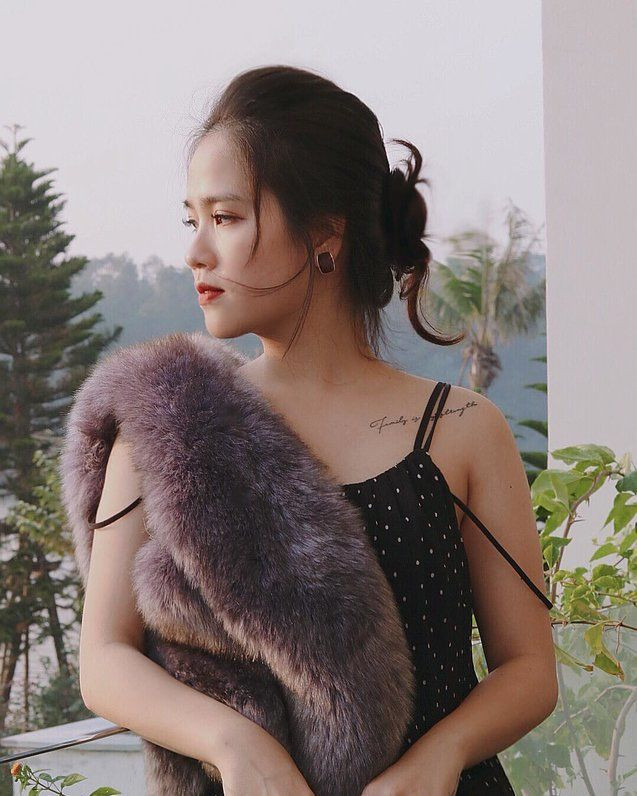 Cuối năm 2019, nam cầu thủ bị nghi ngờ đang hẹn hò với Huyền My (SN 1997, quê Nghệ An) hiện đang làm cô chủ tiệm nail tại Hà Nội. Cô nàng thường xuyên úp mở về mối quan hệ của mình với Quang Hải trên mạng xã hội.