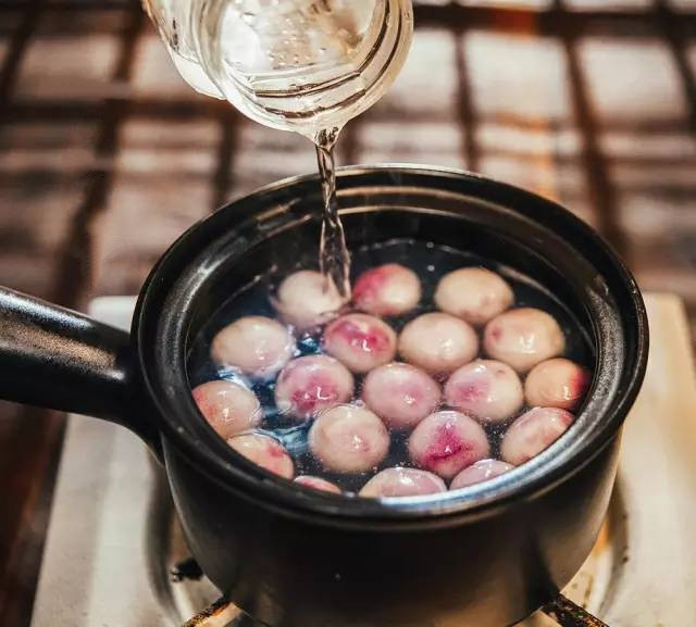 Bánh trôi pha lê sẽ là điểm nhấn trong ngày Tết Hàn Thực năm nay của nhà bạn.