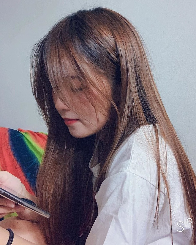 Với khuôn mặt xinh đẹp, thân hình nhỏ nhắn, nữ kỹ thuật viên trị liệu của Thái Lan được đánh giá là không hề thua kém bất kỳ hot girl hay nàng WAGs nào.