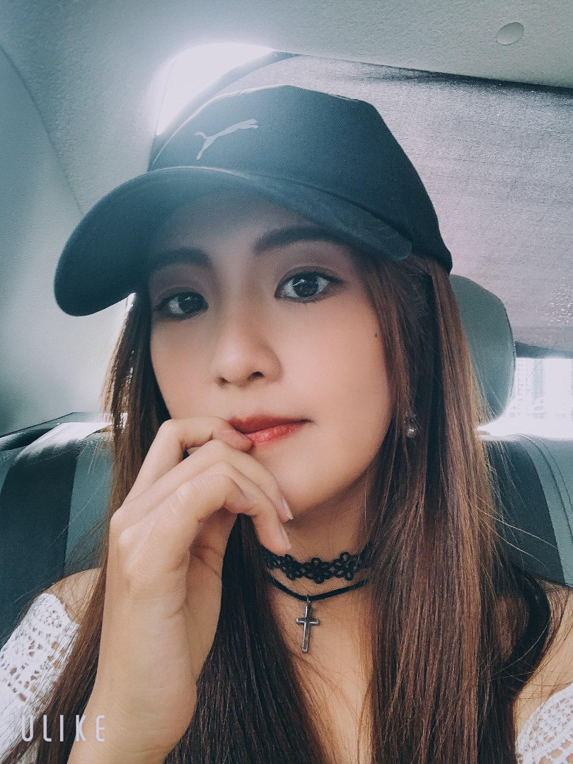 Bên cạnh đam mê với công việc, giống như bao cô gái trẻ khác, Praewphan Sae Li dành nhiều thời gian đi du lịch và yêu thích các hoạt động như trượt zipline, chèo thuyền kayak, bơi, cắm trại.