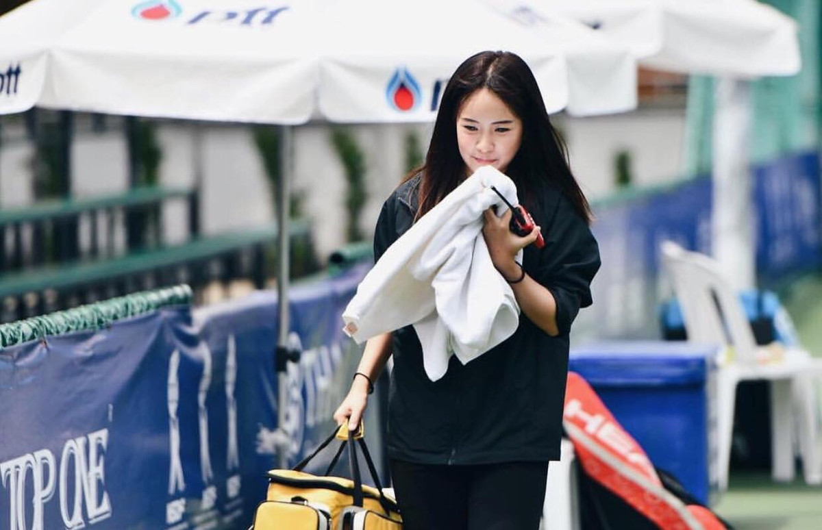 Được biết, hot girl vật lý trị liệu của Thái Lan tốt nghiệp khoa Khoa học Sức khỏe của ĐH Thammasat - một trường đại học danh giá ở xứ chùa Vàng.