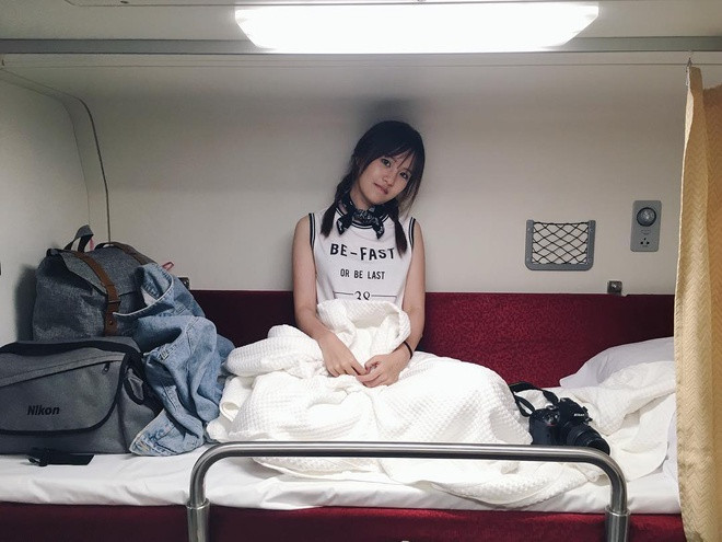 Trên Instagram của mình, Praewphan Sae Li thường xuyên chia sẻ những khoảnh khắc cả lúc làm việc và cả khi đi chơi.