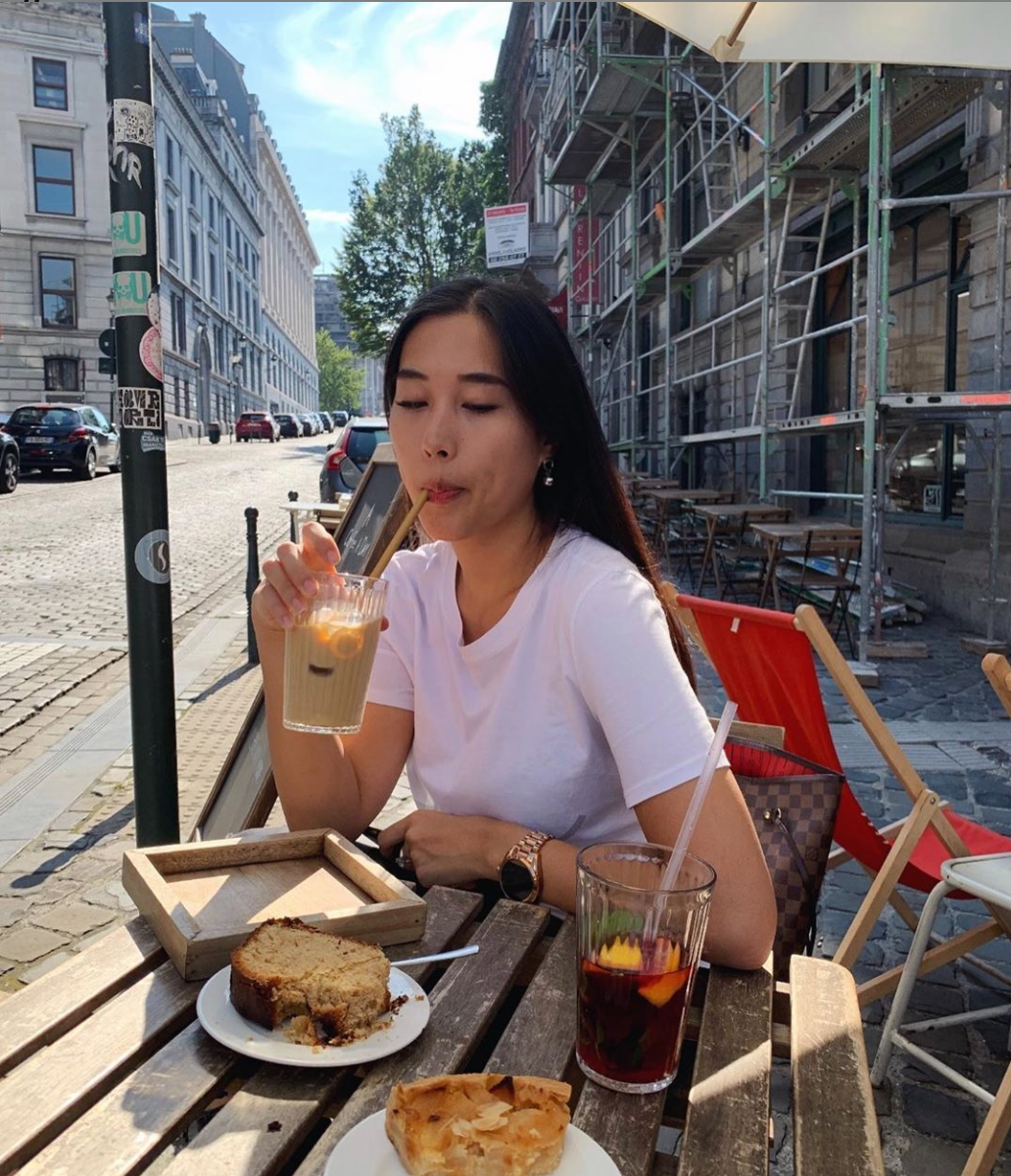 "Năm 2011 là năm chị béo nhất, năm đầu tiên chị lên đại học và xa nhà. Suốt ngày ăn khuya, đi party và ăn những món rất béo" - Hot girl chia sẻ.