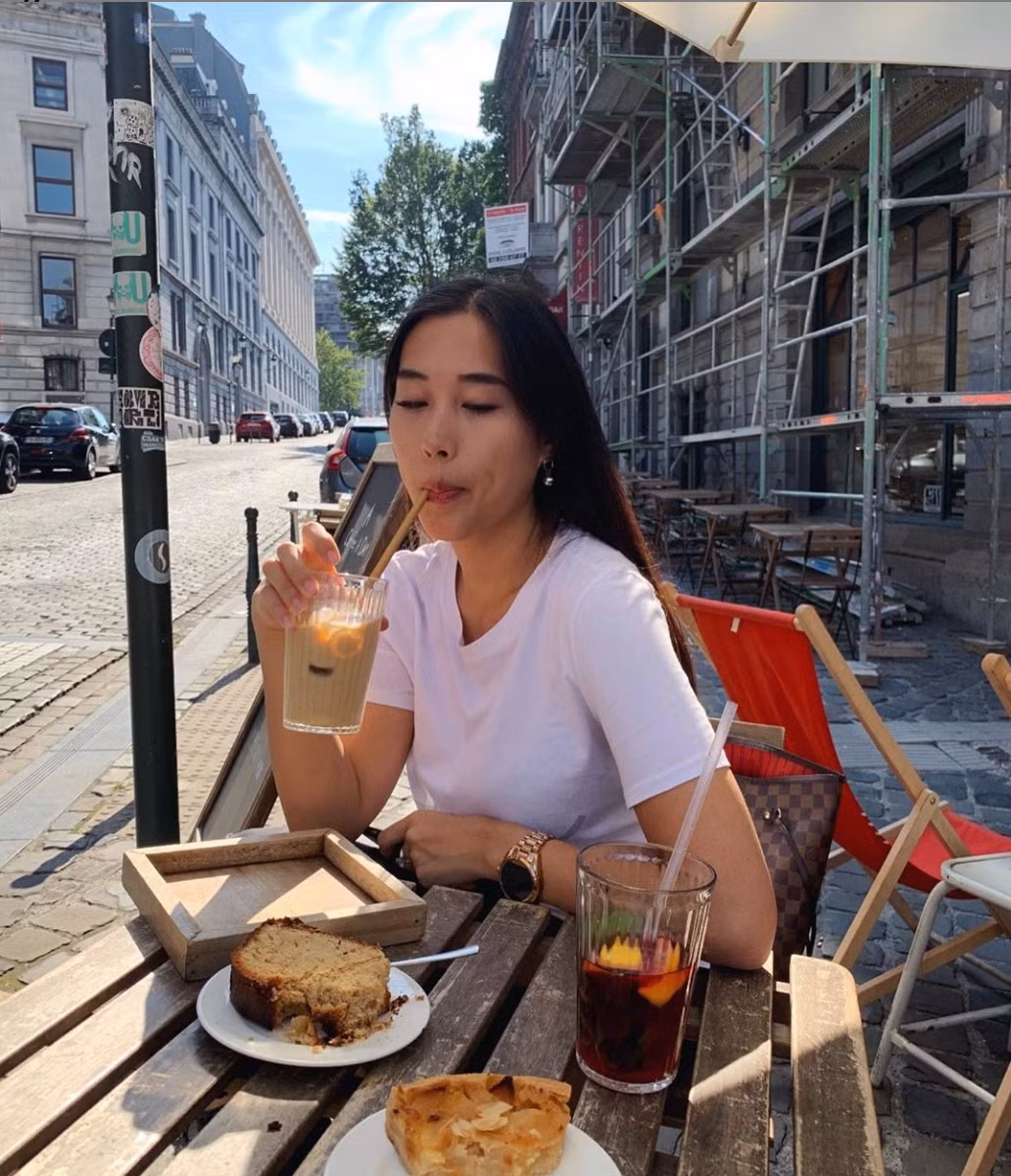 "Năm 2011 là năm chị béo nhất, năm đầu tiên chị lên đại học và xa nhà. Suốt ngày ăn khuya, đi party và ăn những món rất béo" - Hot girl chia sẻ.