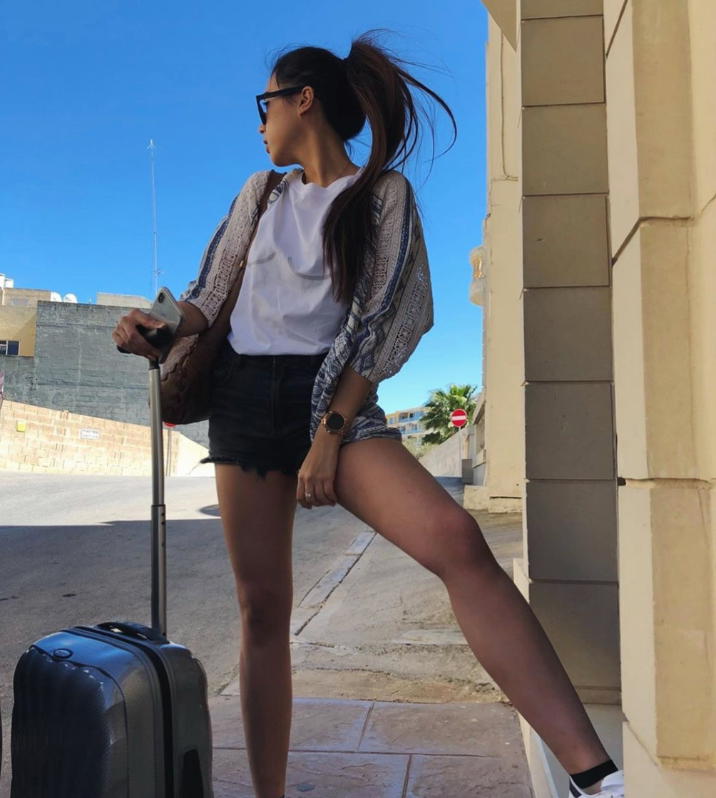 Hiện tại, cô nàng được nhận xét là sở hữu vóc dáng như người mẫu, đôi chân thon mượt với chiều cao 1,74 m và nặng 63kg.