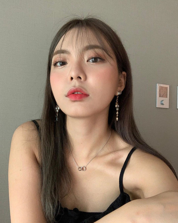 Sau lần tình cờ follow nhầm 1 hot girl giảm cân sở hữu 200.000 người theo dõi, Suengjin mạnh dạn xin tư vấn để thay đổi ngoại hình.