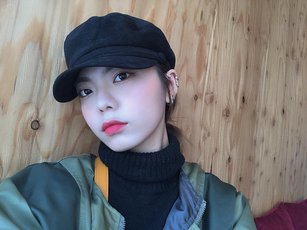 Với lợi thế nhan sắc xinh đẹp, Seungjin còn nhận được nhiều hợp đồng quảng cáo, PR.