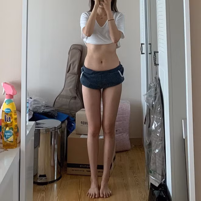 Kết hợp với kế hoạch ăn uống, tập luyện phù hợp, sau gần 1 năm, Seungjin "vứt bỏ" được 21 kg mỡ thừa, giúp cơ thể gầy và nhẹ nhàng hơn.