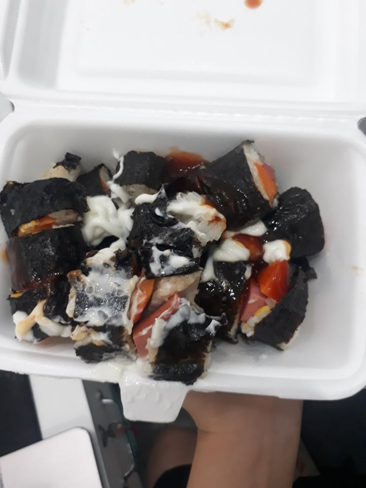 Mua kimbap qua mạng, cô gái trẻ chán chẳng buồn ăn - Hình 2 Mua kimbap qua mang, co gai tre chan chang buon an-Hinh-2