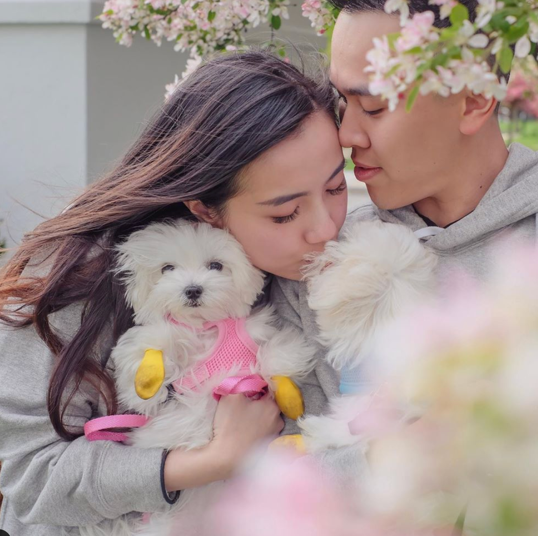 Hiện tại, bạn gái cũ của vlogger nổi tiếng đang theo học một lớp về truyền thông và sẽ làm tại công ty của gia đình.