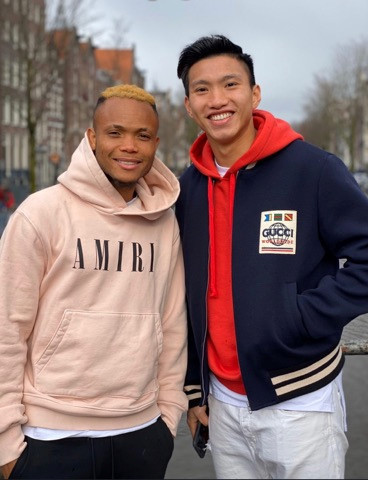 Với mức lương khủng, Văn Hậu sử dụng toàn đồ hiệu đắt tiền đến từ các thương hiệu đình đám như Gucci, Louis Vuitton,....