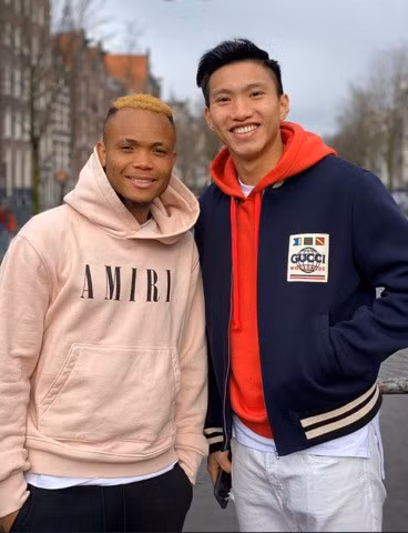 Với mức lương khủng, Văn Hậu sử dụng toàn đồ hiệu đắt tiền đến từ các thương hiệu đình đám như Gucci, Louis Vuitton,....