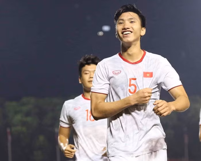 Tại SEA Games 30 diễn ra vào tháng 11/2019, Đoàn Văn Hậu góp công lớn, ghi 2 bàn thắng trong trận chung kế với U22 Indonesia giúp U22 Việt Nam giành HCV sau nhiều năm chờ đợi.