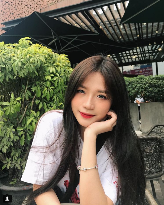 Mặc dù chỉ mới 19 tuổi nhưng Mai Diz đã trở thành một "rich kid" có tiếng khi có trong tay những chiếc siêu xe đắt tiền bậc nhất thế giới, cùng loạt đồ hàng hiệu từ các thương hiệu nổi tiếng.