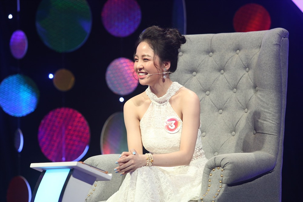 Thời điểm hot girl Trâm Anh tham gia chương trình "Mảnh ghép tình yêu" là lúc cô nàng đang ở đỉnh cao nhan sắc. Ở bất kỳ góc quay nào, trông cô vẫn cực kỳ xinh đẹp, nhận được rất nhiều lời khen của cộng đồng mạng. Thế nhưng thời điểm sau khi lộ clip nóng, hot girl Thanh Hoá có vẻ ngày càng xuống sắc.