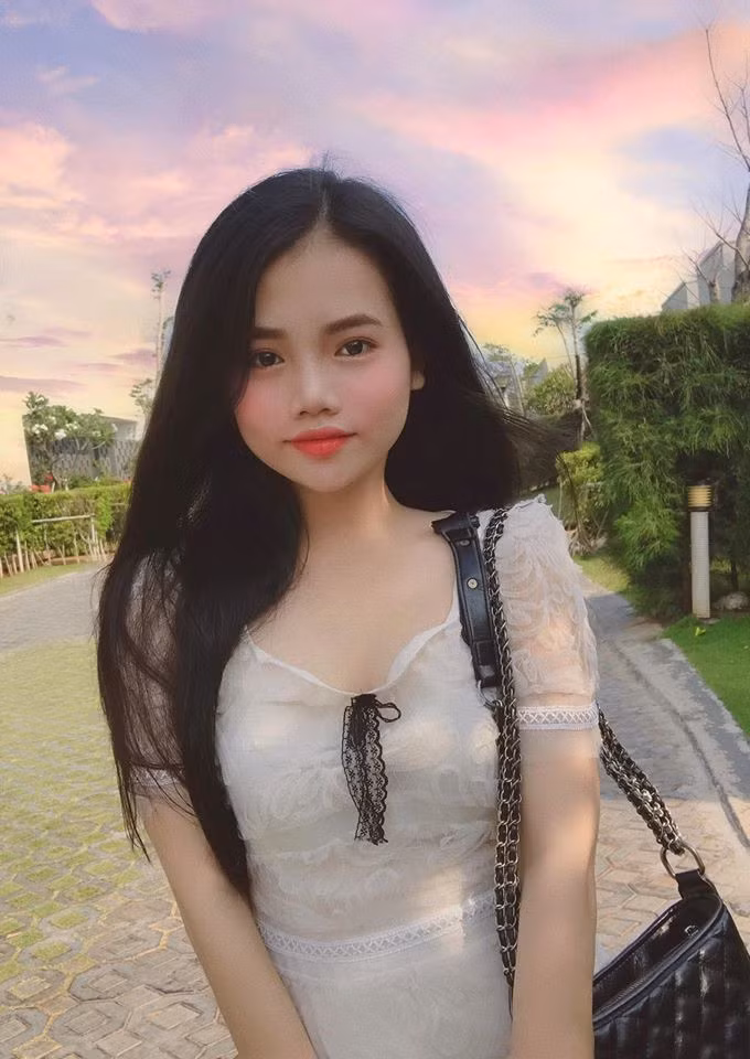 Nhiều ý kiến cho rằng, ca sĩ Hồ Quang Hiếu không hề đúng thế nhưng đây là câu chuyên của "kẻ cắp gặp bà già", cô gái cũng không phải dạng vừa thì mới đồng ý lời rủ rê đi "bay lắc".