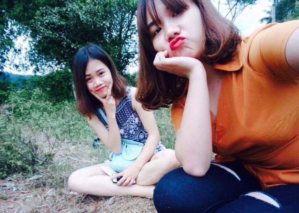 "Chắc là muốn nổi nên lên mạng xã hội tố nhau thôi. Chứ đi bay lắc với trai mà lên mạng xã hội tuyên bố chưa vào đời, Facebook thì cũng toàn khoe mông khoe ngực chứ ngoan ngoãn gì?", "Chẳng xinh đẹp, ngoan ngoãn gì cho cam mà lên mạng tỏ vẻ con nhà lành. Người 9 người 10, cùng một giuộc mà thôi" - Dân mạng bình luận.