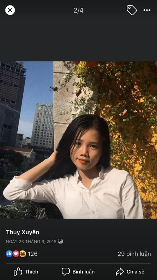 Một số hình ảnh từ năm 2018 trở về trước của T.X cũng được tìm ra. Có thể thấy ở thời điểm đó, cô nàng trông hoàn toàn khác so với hiện tại với mũi to và thô, mặt tròn và khá quê mùa.