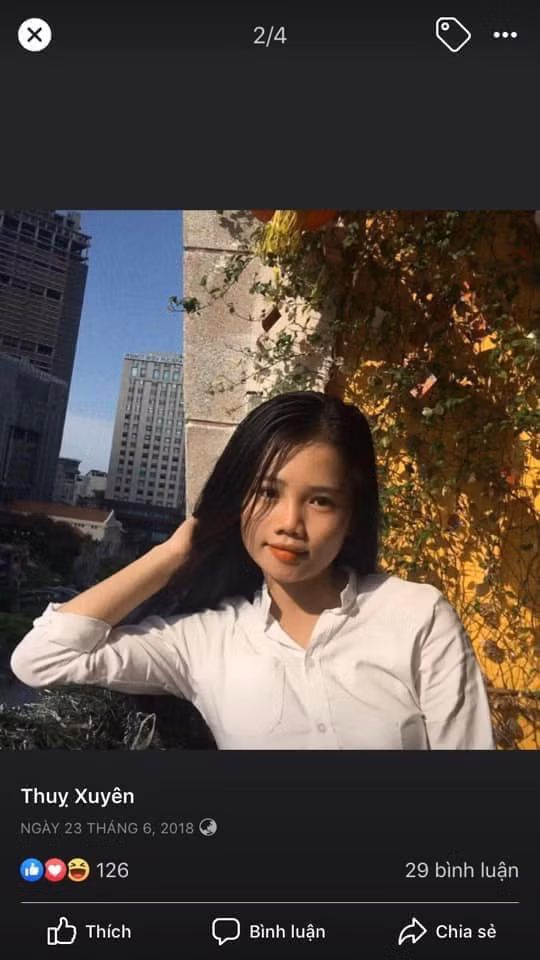 Một số hình ảnh từ năm 2018 trở về trước của T.X cũng được tìm ra. Có thể thấy ở thời điểm đó, cô nàng trông hoàn toàn khác so với hiện tại với mũi to và thô, mặt tròn và khá quê mùa.