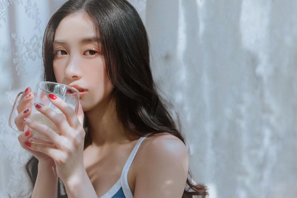 Trước đó, tên tuổi của hot girl gắn liền với hình tượng "nàng thơ" với vẻ đẹp nhẹ nhàng, trong trẻo như sương mai.