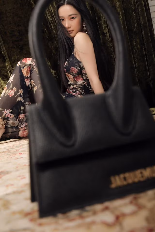 Vẻ đẹp "đi vào lòng người" của cô nàng khiến ai nấy đều trầm trồ.