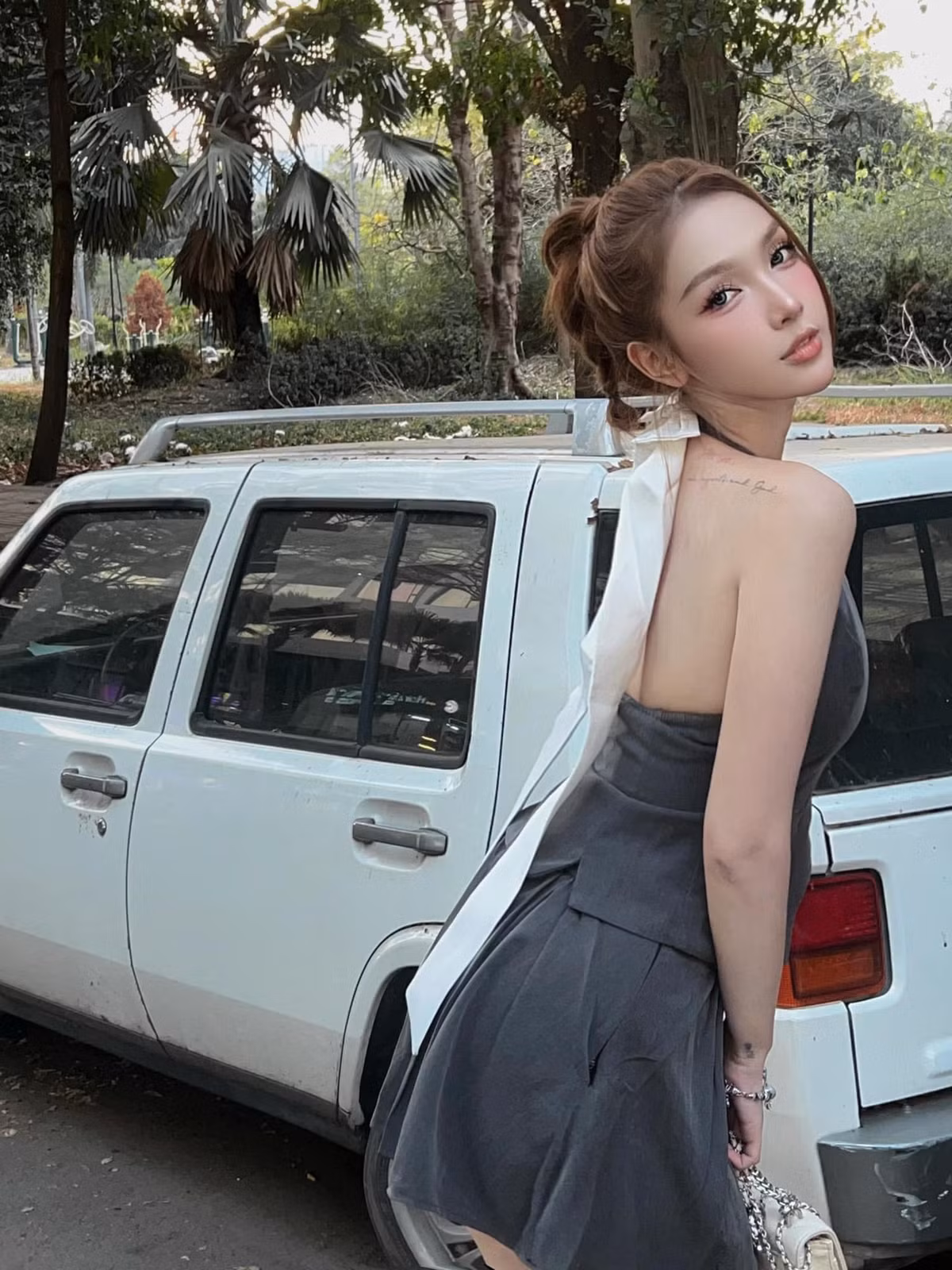 Cô có vẻ đẹp cực kỹ nữ tính, và nếu không tiết lộ, không ai biết được trước đó cô từng là con trai.