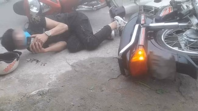 Va cham giao thong, doi nam nu lam dieu nay khien CDM tranh cai-Hinh-2