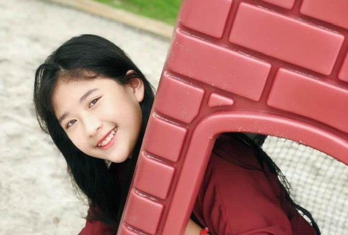 Tuy nhiên, vì muốn cô bé chú tâm vào chuyện học tập nên MC Hồng Vân chỉ cho phép con biểu diễn góp vui tại các chương trình do trường tổ chức, đồng thời từ chối các lời mời đóng phim, gameshow hay biểu diễn sân khấu bên ngoài.