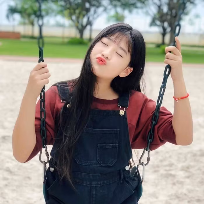 MC Hồng Vân cho biết Bí Ngô là một đứa trẻ tự lập, trách nhiệm cao và cũng là người có cá tính mạnh.