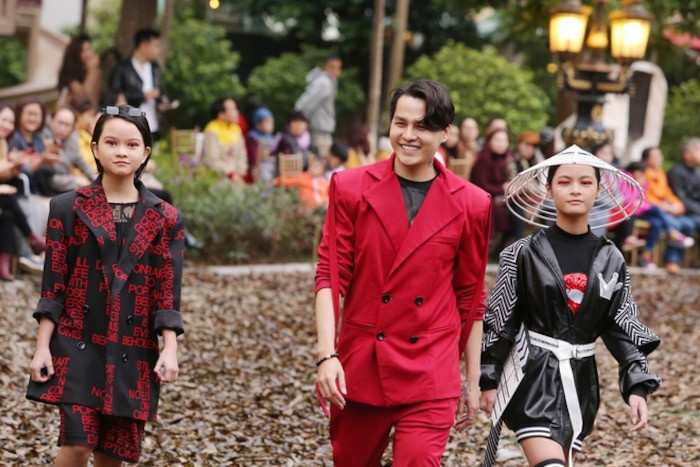 Cô bé nhận được rất nhiều lời khen ngợi từ các khán giả và giới chuyên gia.