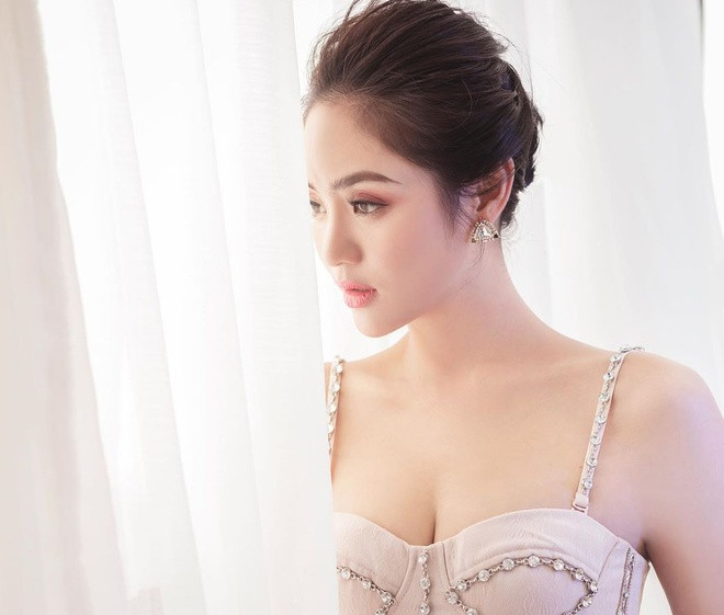 Srey Kuch hiện đang là nữ MC được yêu mến nhất nhì Campuchia bởi cách dẫn chuyện duyên dáng, khuôn mặt vô cùng xinh đẹp.