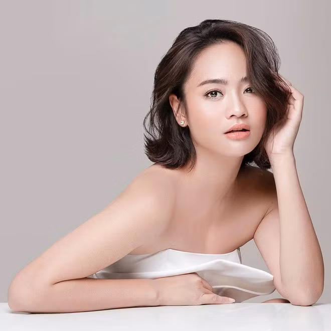 Về phần Srey Kuch, cô cho biết cảm mến cầu thủ sinh năm 1998 bởi sự chân thành, tốt bụng và hiền lành. Cả hai gặp gỡ và quen biết qua một vài lần cùng hợp tác quảng cáo cho một nhãn hàng.