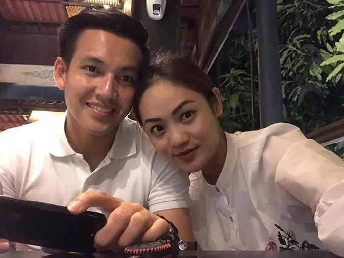 Bên cạnh sự nghiệp sân có khá thành công, hậu vệ của tuyển U22 Campuchia còn gây chú ý nhờ chuyện tình yêu cổ tích với nữ MC kiêm diễn viên nổi tiếng xứ Chùa tháp.