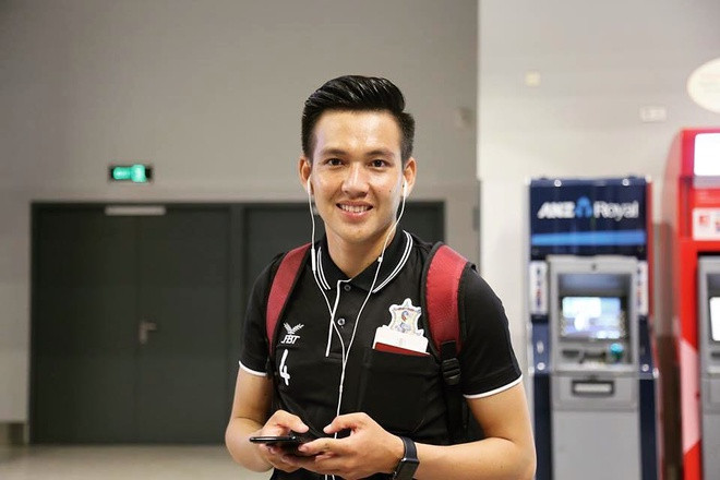 Hậu vệ Ly Vahed (SN 1998) được coi là chàng hot boy của tuyển U22 Campuchia nhờ ngoại hình điển trai, nam tính. Hiện anh đang khoác áo CLB Boeung Ket Angkor.