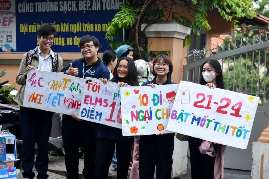 Cổ vũ theo phong cách tổng tài: "Tôi cho phép elm đạt điểm 10".