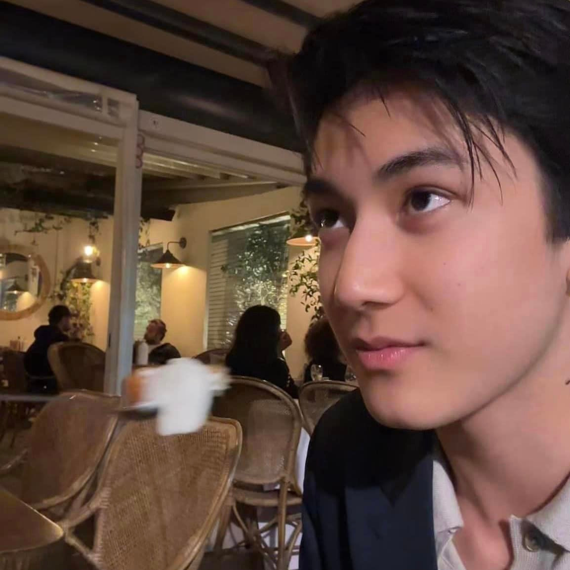 Nhiều người dành lời khen ngợi về ngoại hình của bạn trai tin đồn nữ ca sĩ.