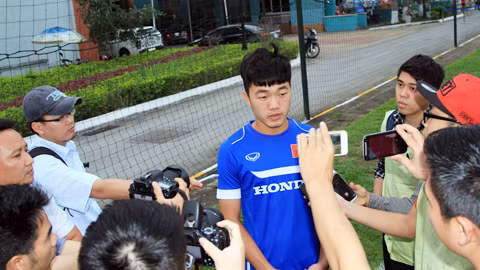 Chan thuong quá nạng, Xuan Truòng khó ỏ lại U23