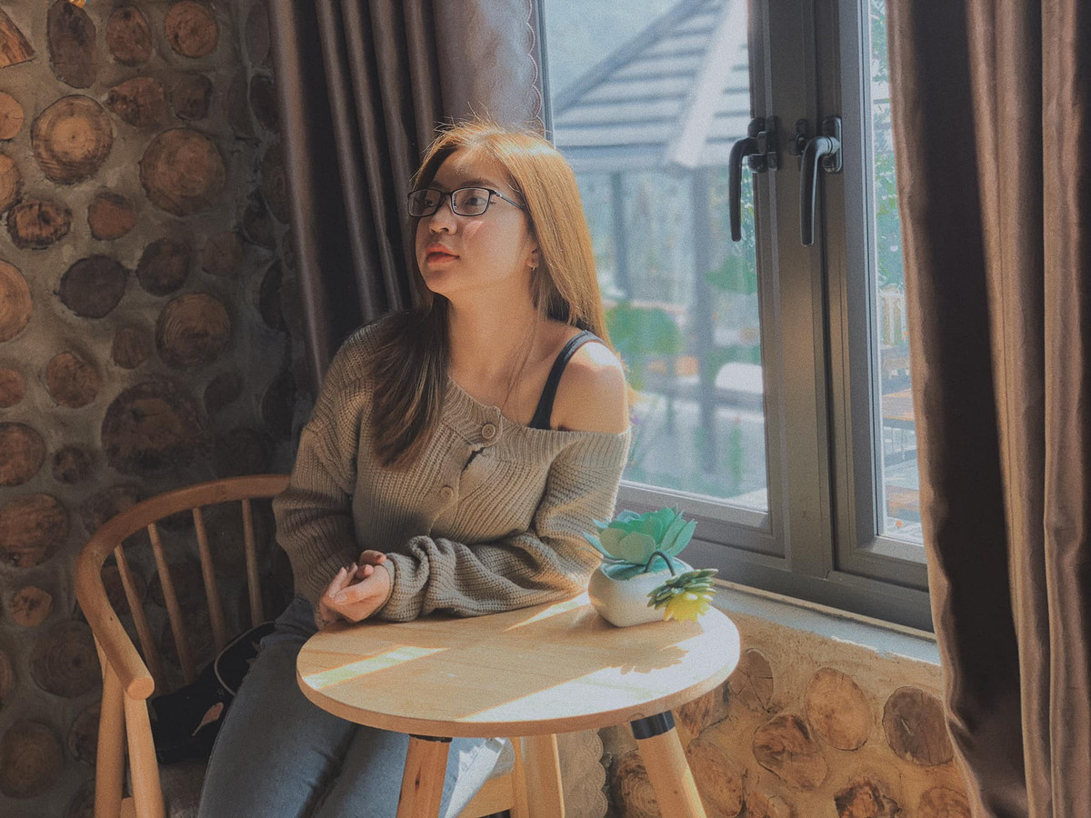 Sau khi chia tay Quang Hải, Nhật Lê cũng chưa hề tỏ ra buồn bã. Cô nàng thường xuyên chia sẻ hình ảnh đi du lịch, vui chơi cùng bạn bè và theo đuổi đam mê xe phân khối lớn.