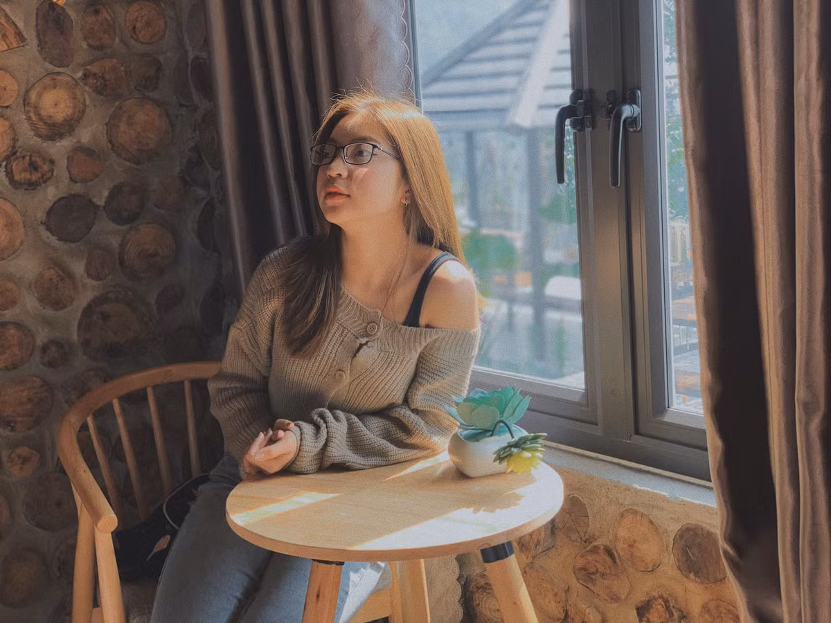 Sau khi chia tay Quang Hải, Nhật Lê cũng chưa hề tỏ ra buồn bã. Cô nàng thường xuyên chia sẻ hình ảnh đi du lịch, vui chơi cùng bạn bè và theo đuổi đam mê xe phân khối lớn.