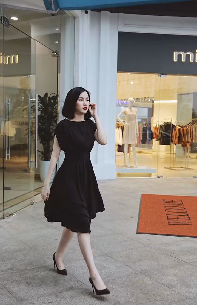 Bên cạnh công việc chính, bạn gái tin đồn của Bùi Tiến Dũng còn làm mẫu ảnh cho một số thương hiệu thời trang.