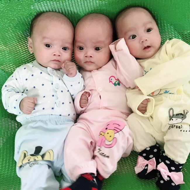 Chẳng cần mai mối giới thiệu, cũng không phải cùng chung cơ quan, không quen qua bạn bè, cặp đôi này quen nhau nhờ tình cờ quan tâm cùng bộ phim "Quỳnh búp bê", cả 2 bình luận qua lại trên mạng xã hội, rồi làm quen, yêu thương và kết hôn.