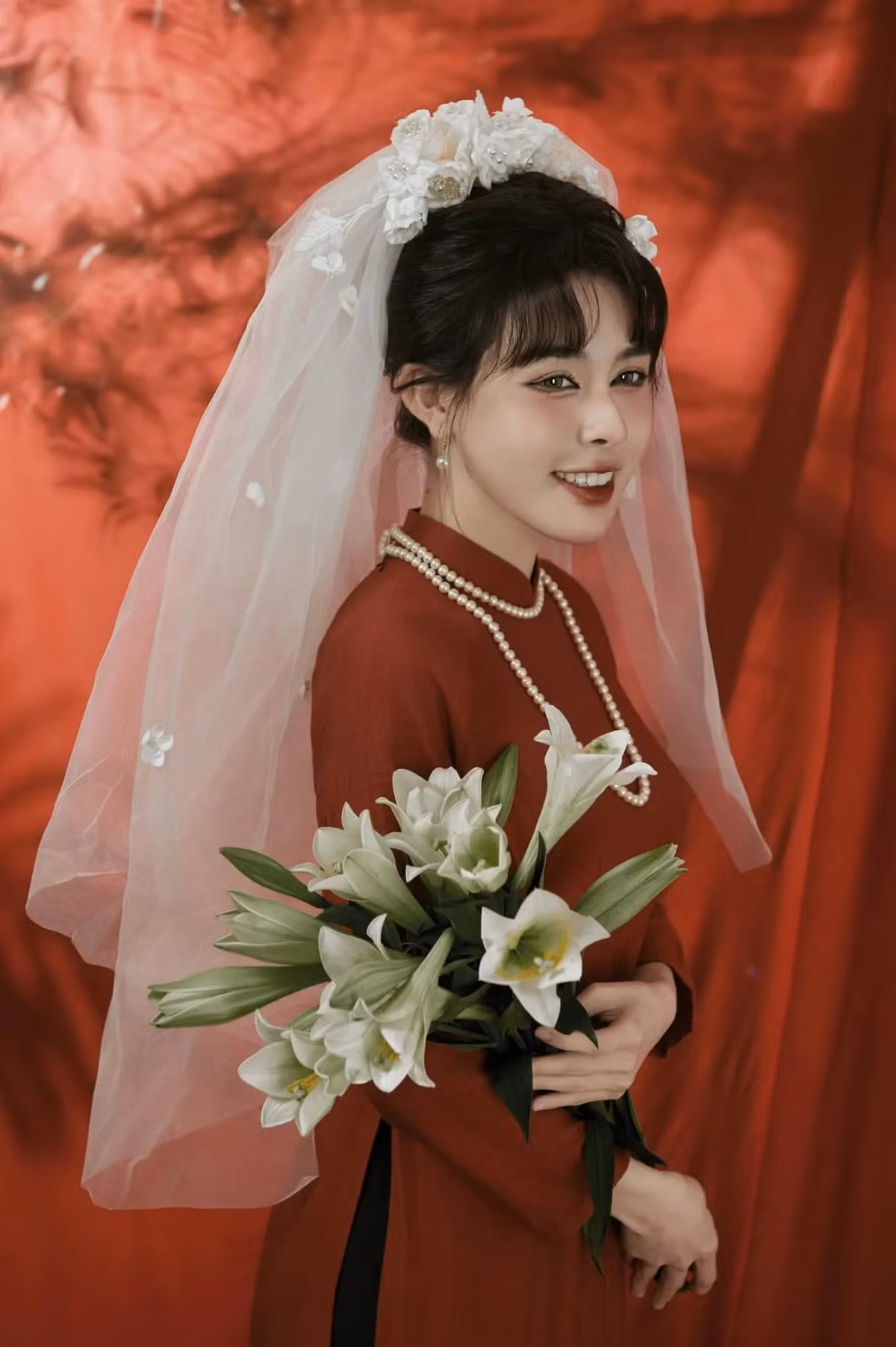 Đợt tết vừa rồi, cặp đôi bị nhiều người soi ra đang hẹn hò thì cùng chụp bộ ảnh tết tại cùng 1 địa điểm và bối cảnh.