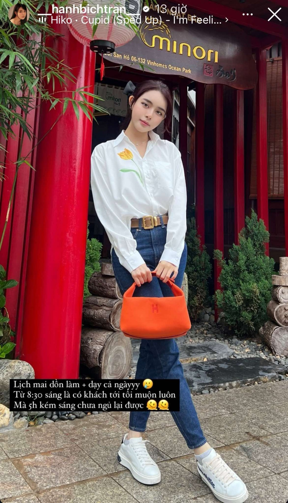 Bên cạnh đó, Trần Bích Hạnh cũng từng chia sẻ lịch trình của cô dạo gần đây dày đặc từ sáng sớm đến tận tối muộn. Việc tập trung cho công việc hết công suất làm dấy lên nghi ngờ có khi nào cô cùng Văn Thanh đã có rạn nứt.