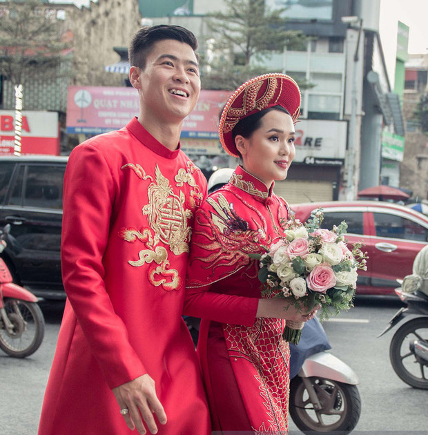 Ngày 1/1/2020, Duy Mạnh cầu hôn thành công bạn gái tại phố đi bộ Nguyễn Huệ, TP HCM. Cả hai nhanh chóng chuẩn bị và làm lễ ăn hỏi vào giữa tháng 1 vừa qua.