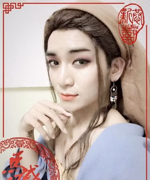  Hình ảnh BB Trần đóng vai Võ Tắc Thiên thu hút được sự quan tâm của fan ngay sau khi đăng tải. Không ít người vô cùng ngạc nhiên vì tài hóa trang giả gái của anh.