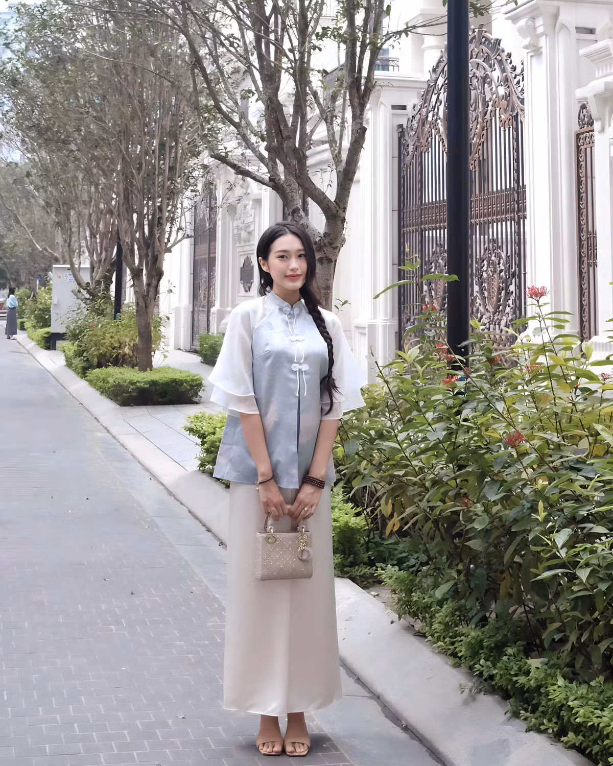 Doãn Hải My bắt đầu hoạt động mạng xã hội nhiều hơn, thường xuyên chia sẻ hình ảnh nhóc tỳ đầu lòng và bàn luận về các phương pháp chăm sóc con đúng cách.