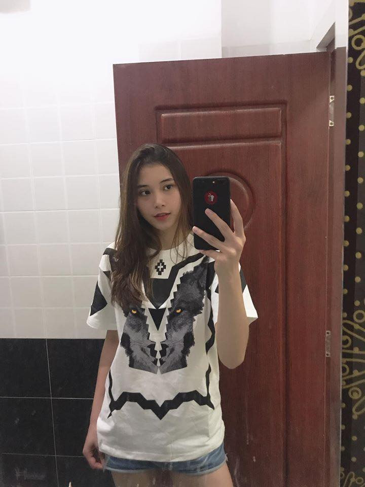 Chiều cao nổi trội giúp Thu Huyền có lợi thế trên sân đấu nhưng lại khó khăn khi chọn đồ. Có những ngày đi cả buổi mà không mua được đồ, vô cùng mất thời gian.