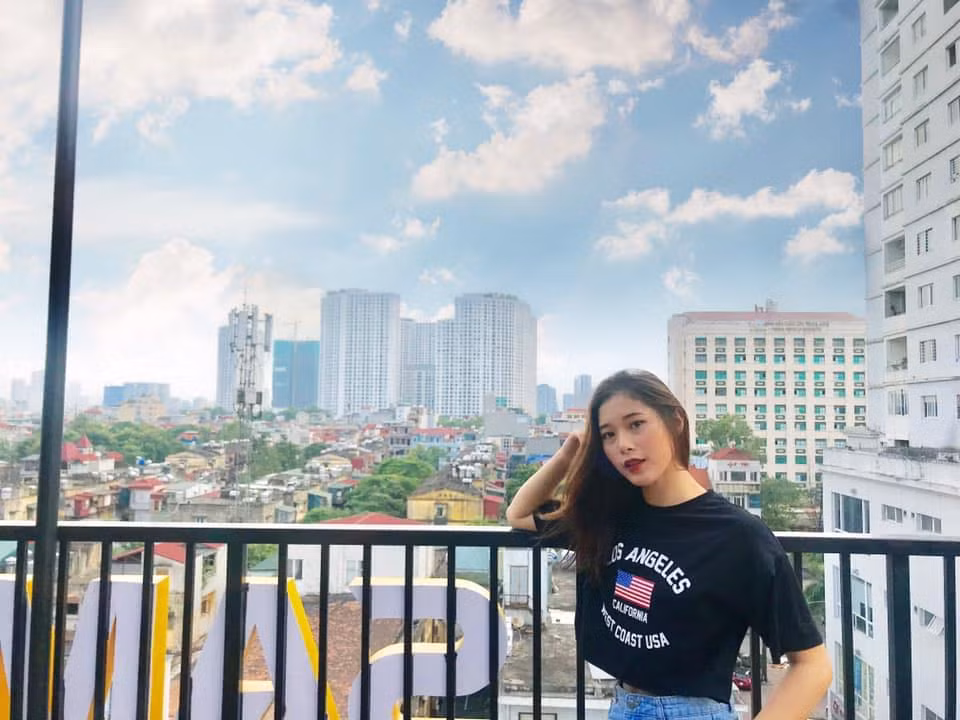 Là một vận động viên bóng rổ chuyên nghiệp nên Thu Huyền phải luyện tập 6 tiếng/ngày. Có thể nói phần lớn thời gian cô gắn bó với sân tập và quần áo số. Cô nàng sinh năm 2002 sở hữu chiều cao 1m76 nổi bật.